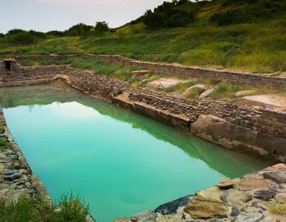 Your Complete Travel Guide from Jaipur to Dholavira Archaeological Site: Travel Tips & Stay Options